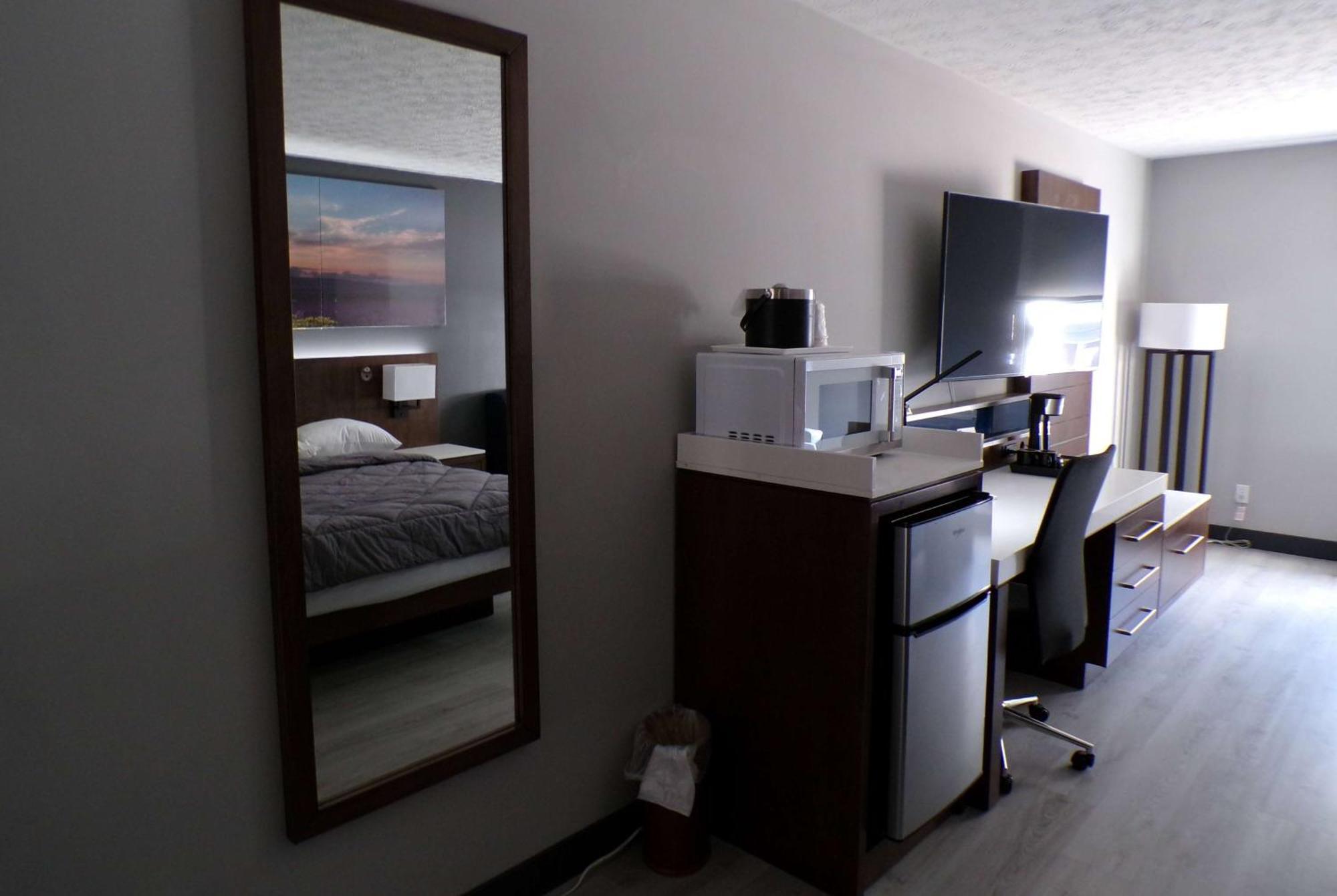 Luxor Inn & Suites, A Travelodge By Wyndham Elkins Eksteriør billede