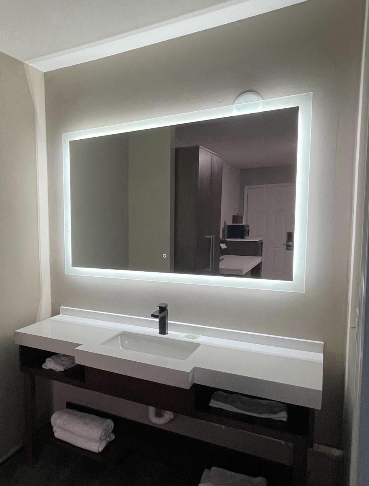 Luxor Inn & Suites, A Travelodge By Wyndham Elkins Eksteriør billede